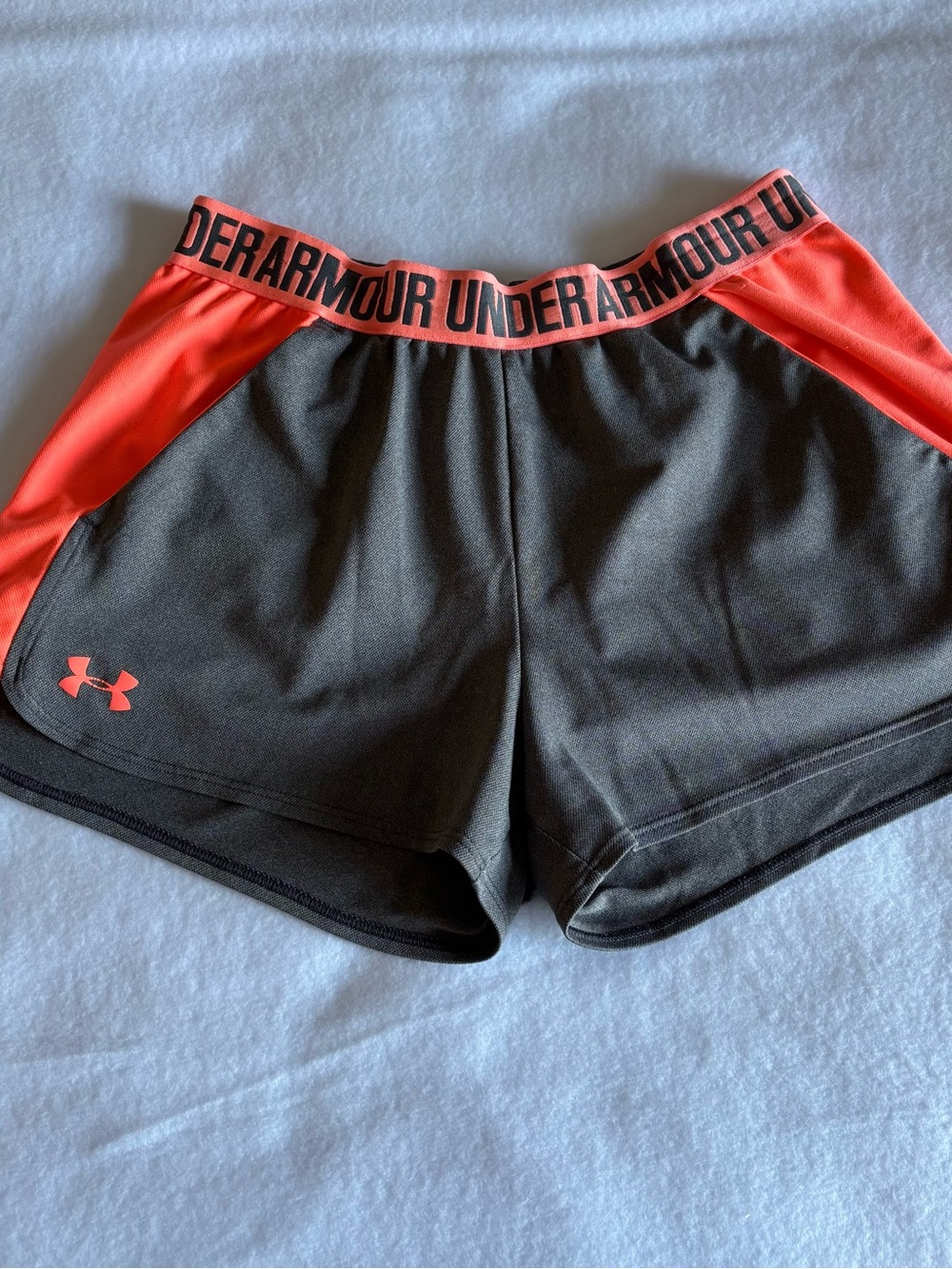 Under Armour Women’s M HeatGear Running Shorts Gray Coral Logo Waistband